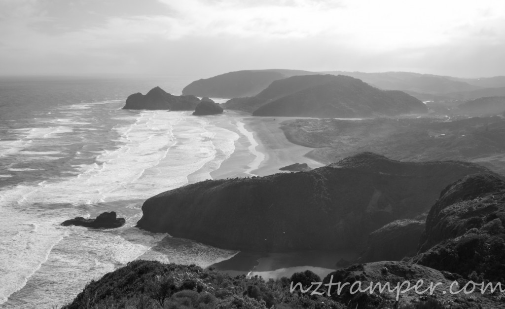 Lake Wainamu to Bethells Beach